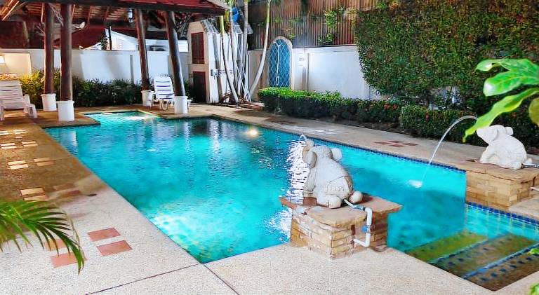 Villa with pool & hot tub in Chonburi