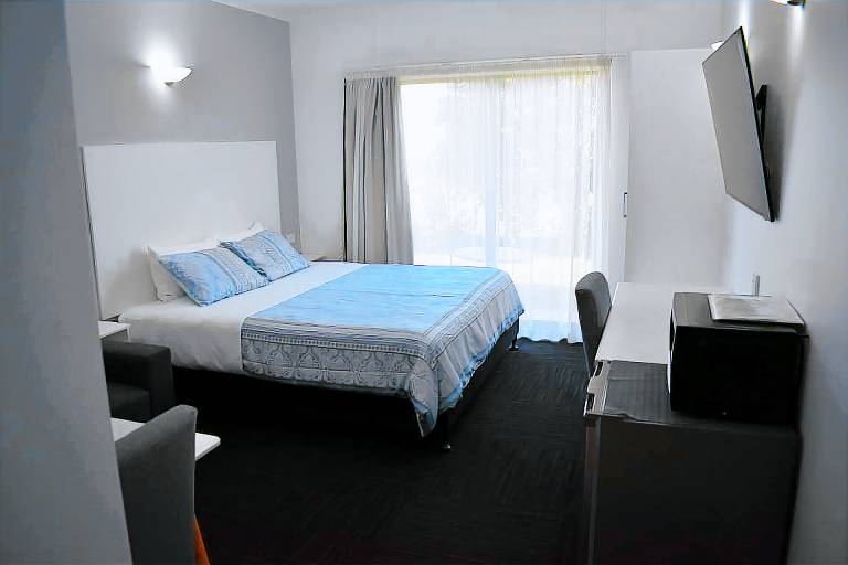 Motel  Deniliquin Council