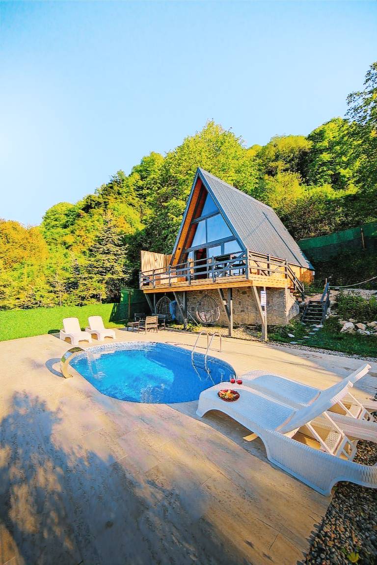 Bungalow with BBQ, hot tub & private pool — photo 3