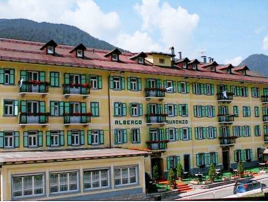 HOTEL AURONZO - outdoor basecamp in Auronzo di Cadore