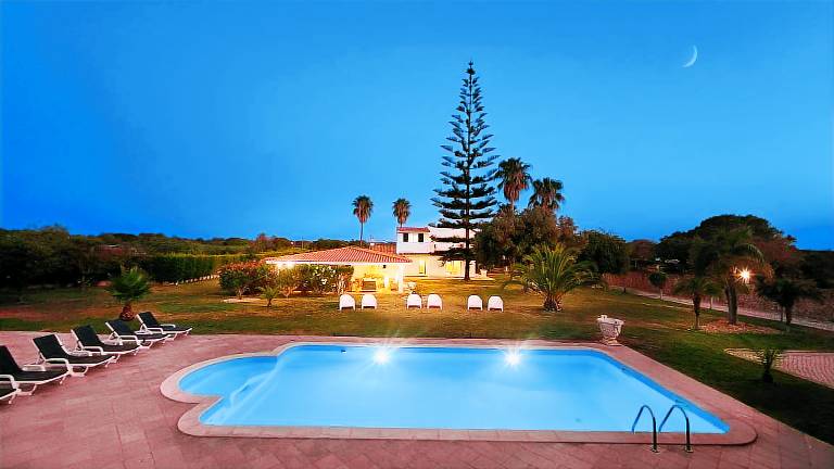 Villa with private pool, terrace & garden in Loulé