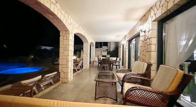 Villa with pool — photo 5