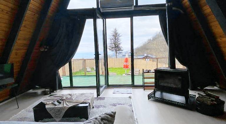 Chalet with grill, patio & yard — photo 2