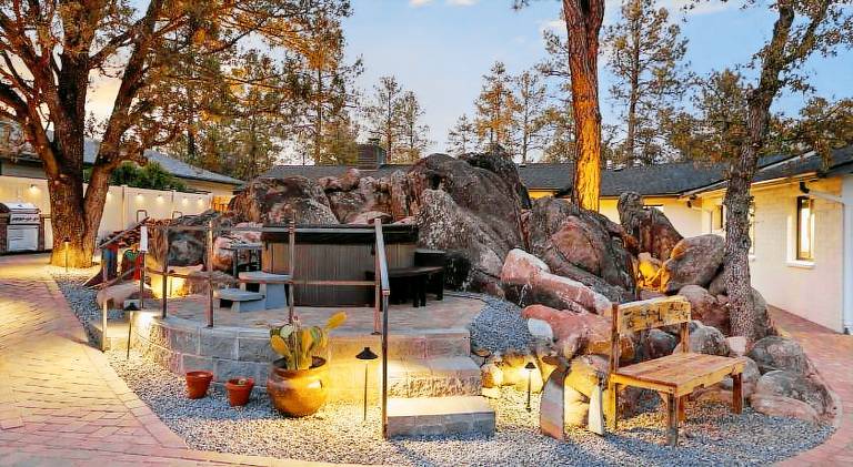 Spacious house with hot tub | Pet-friendly — photo 2