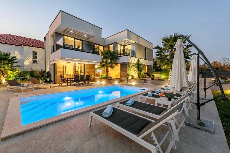 Children-friendly wonderful villa with terrace, barbeque & private pool | Pets are welcome — photo 2