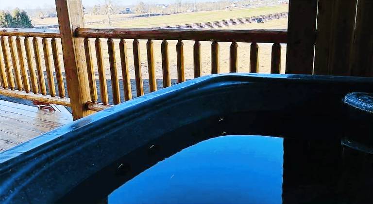 Beautiful vacation home with jacuzzi | Pets are welcome — photo 3