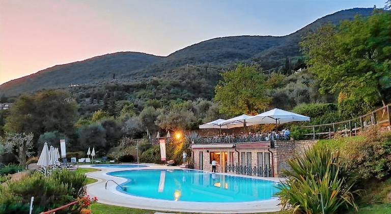 Serviced apartment with pool, terrace & yard | Dogs allowed in Gardone Riviera