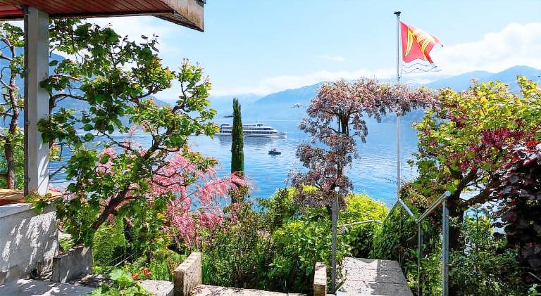 Villa with pool, garden & direct at lake in Spiez