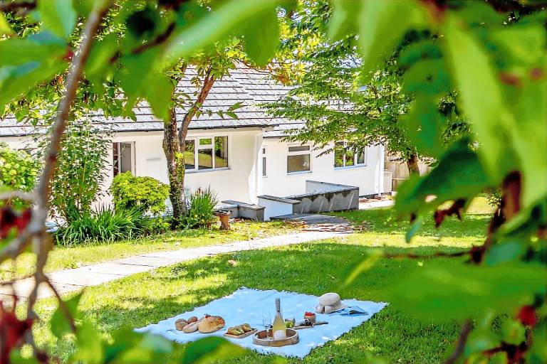 Cottage with yard & patio | Water view in Dartmouth