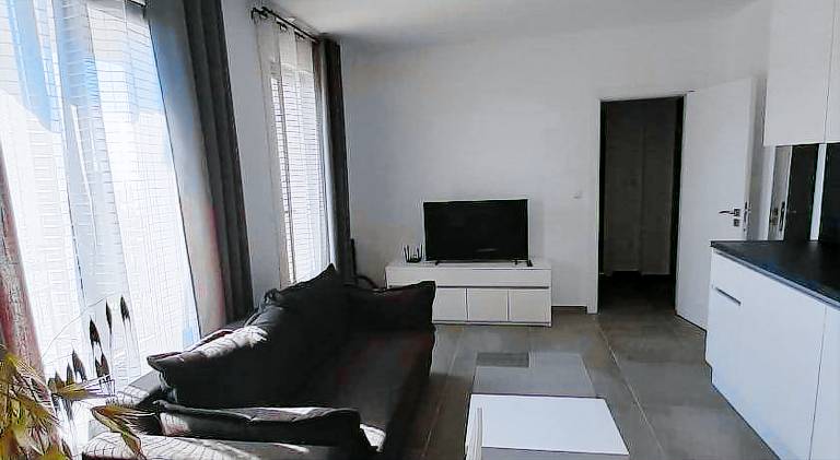 Serviced apartment with terrace & pool — photo 2