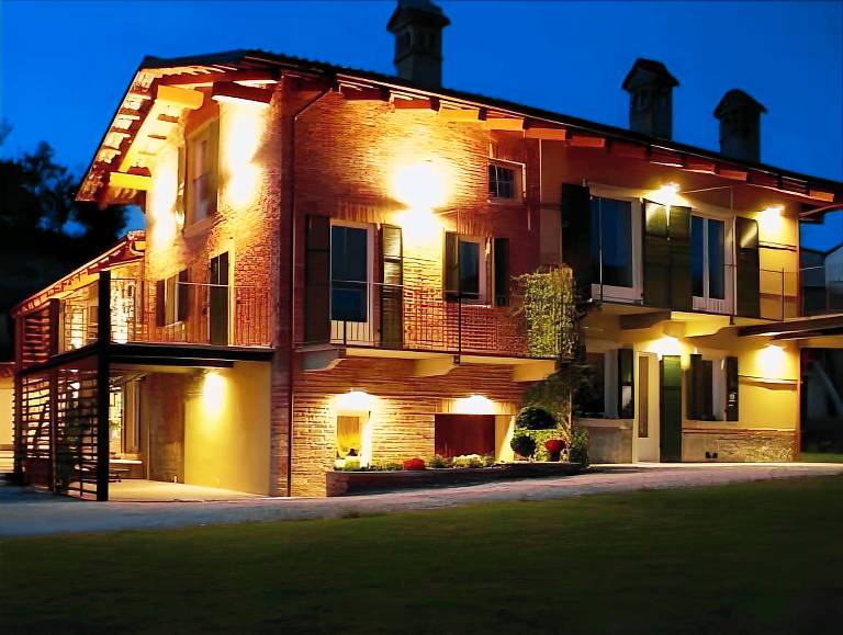 Vacation home with terrace, pool & garden in Monforte d'Alba