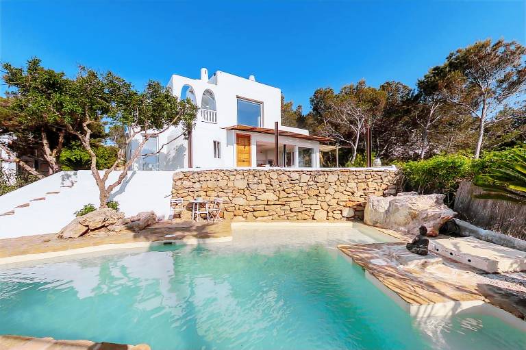 Villa with terrace & private pool — photo 2