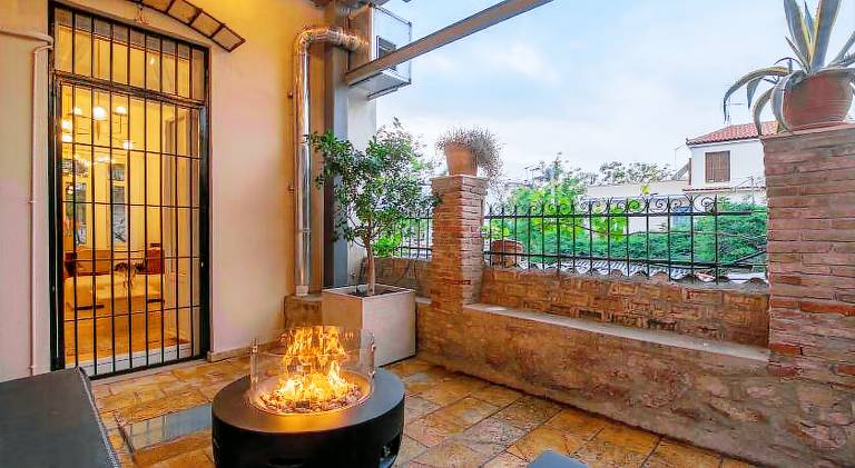 Majestic Villa overlooking Acropolis with Hot Tub — photo 4
