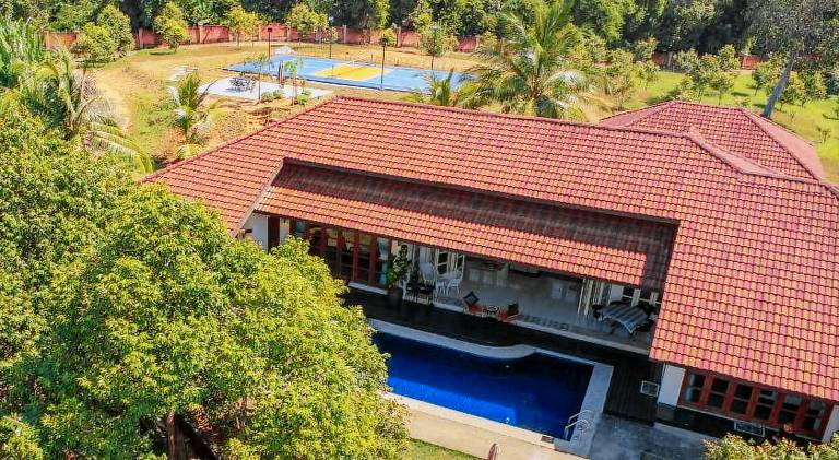 329 m² Villa