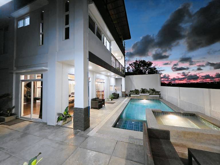 Villa with garden, jacuzzi & private pool | Good for workation — photo 4