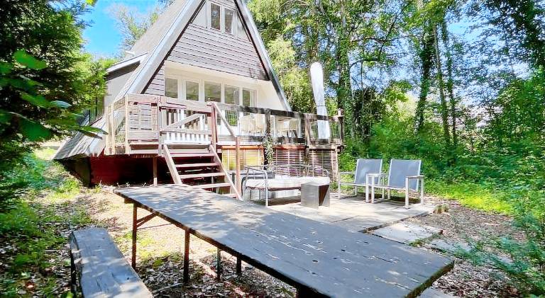 Vacation home with pool — photo 4