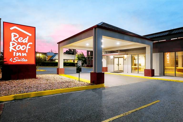 Red Roof Inn & Suites Statesboro - University — photo 4