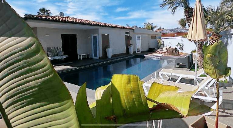Villa with pool — photo 3