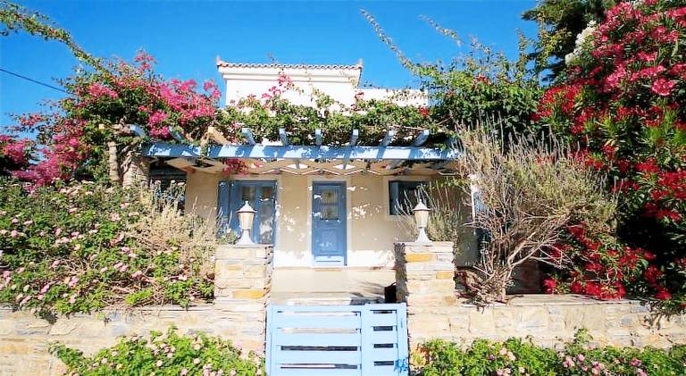 Villa with 2 rooms for 6 persons — photo 4