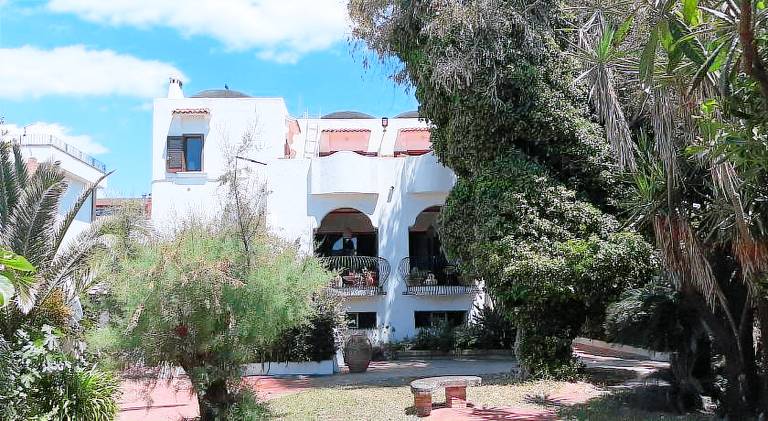 Vacation home with yard & patio | Beach nearby | Pets allowed in Pontecagnano Faiano