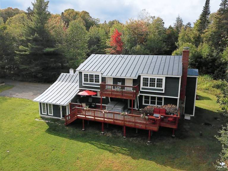 Children-friendly spacious chalet with hot tub & barbecue | Mountain view | Perfect for remote work | Pets allowed — photo 2