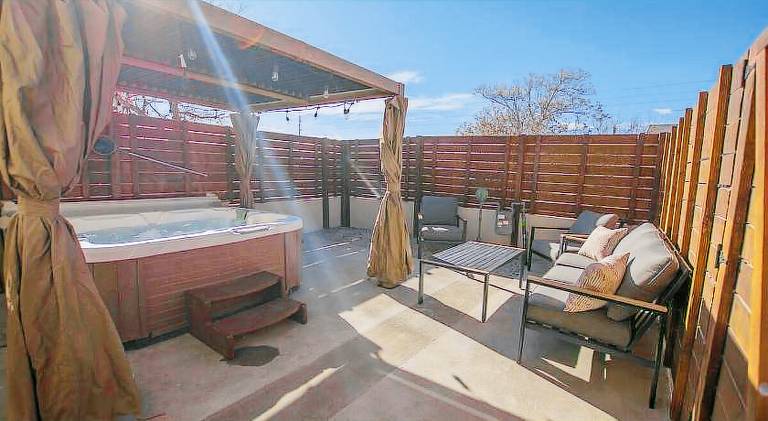 Terracotta Suite at ArnoTriplex! Hot Tub-Close to Downtown-Pet Friendly-No Pet Fee! — photo 5