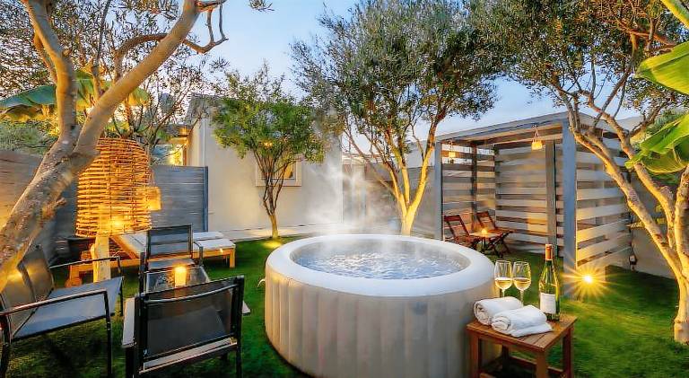 Vacation home with patio, hot tub & garden | Next to the beach | Good for workation | Pets allowed in Kos