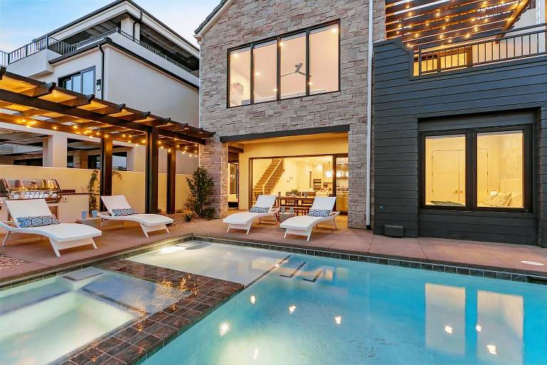 House with jacuzzi, BBQ & private pool in Washington, UT