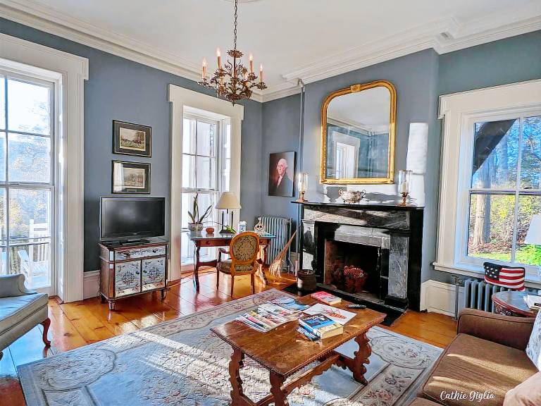 Bed and breakfast  Mountainville