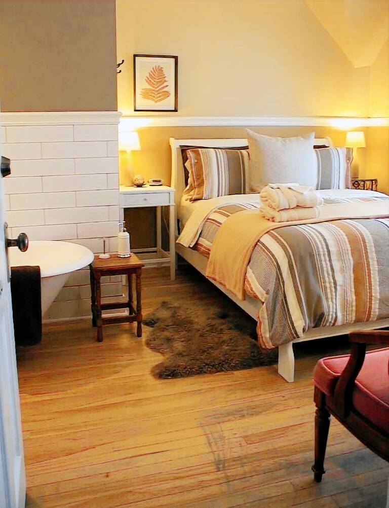 La Maison de Ville - Bed & Bistro in Magog, QC