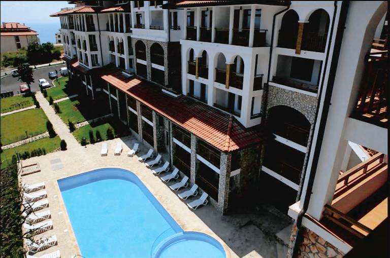 Serviced apartment with yard, patio & pool | Close to the beach | Pets allowed — photo 3