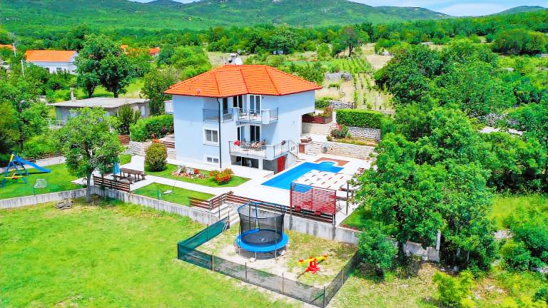 Villa Ru& 197;& 190;a Omi&scaron; by Villas Guide