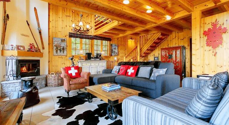 Chalet with sauna, patio & hot tub — photo 4