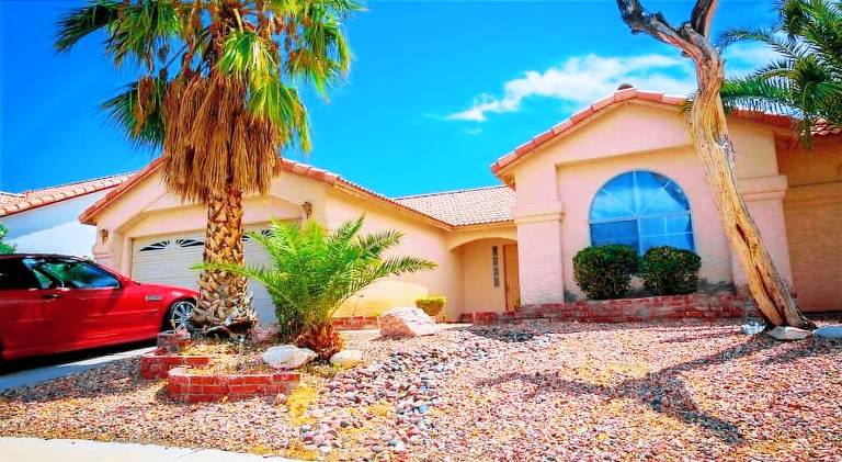 Vacation home with pool & jacuzzi — photo 5