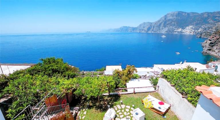 Holiday apartment with 3 rooms for 6 persons in Positano