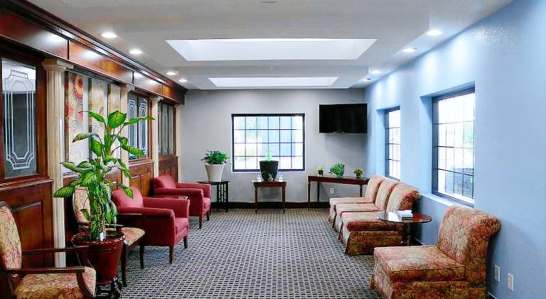 Gateway Inn and Suites Clarksville — photo 5