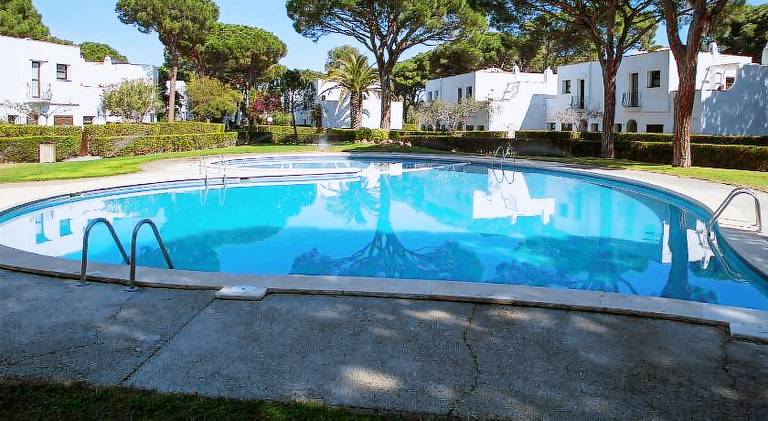 Vacation home with pool — photo 3