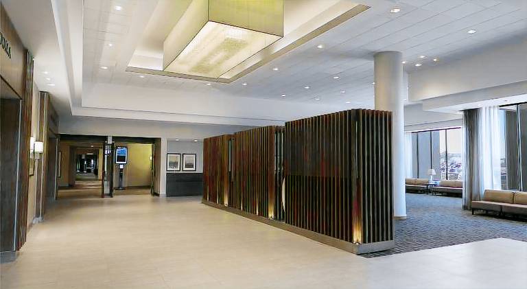Hilton Toronto Airport Hotel & Suites — photo 5