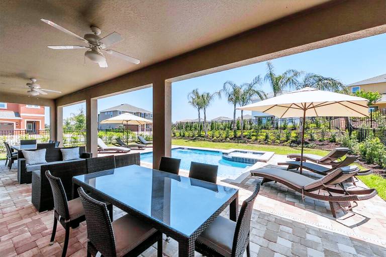 Vacation home with private pool — photo 3