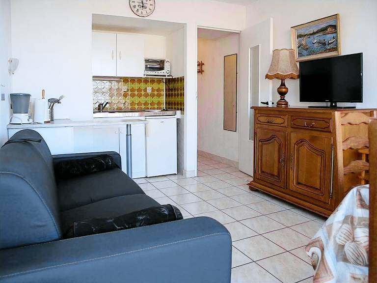 Cozy studio in Lavandou with parking, steps from the beach — photo 5