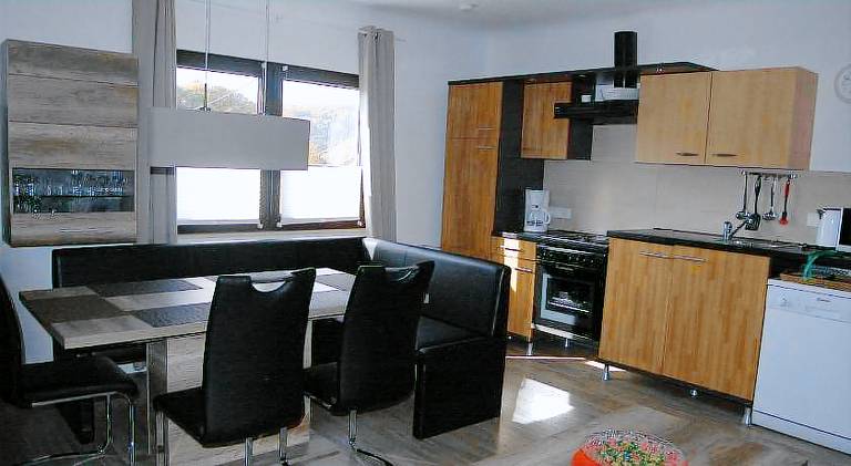 Holiday apartment with barbecue, yard & patio — photo 4