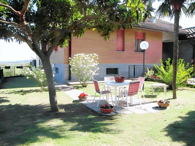 Rental apartment with barbecue, pool & garden in Chianciano Terme