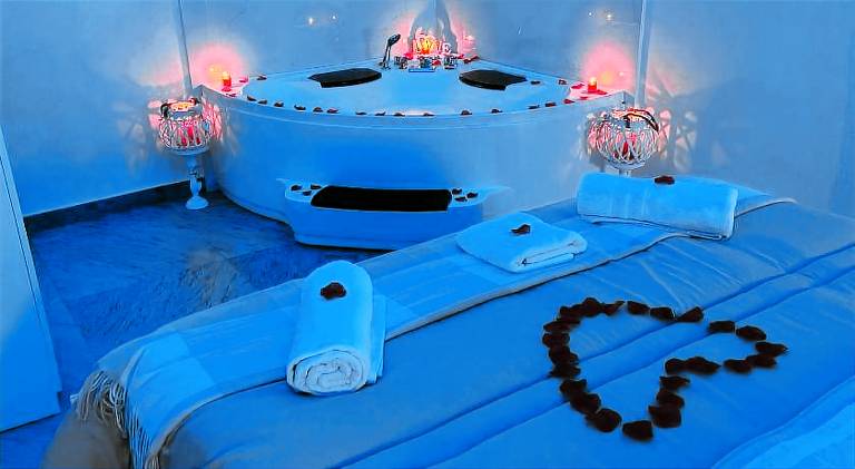 Holiday apartment with jacuzzi & private pool | Pet-friendly in Casoria