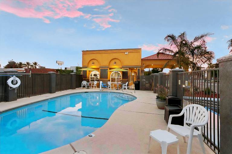 Quality Inn Redding near I-5 — photo 2