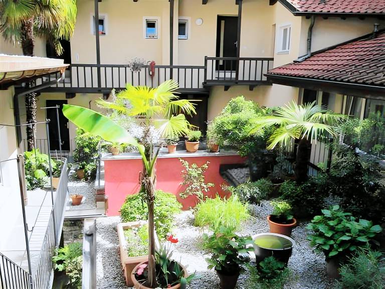 Holiday apartment with yard & terrace — photo 4