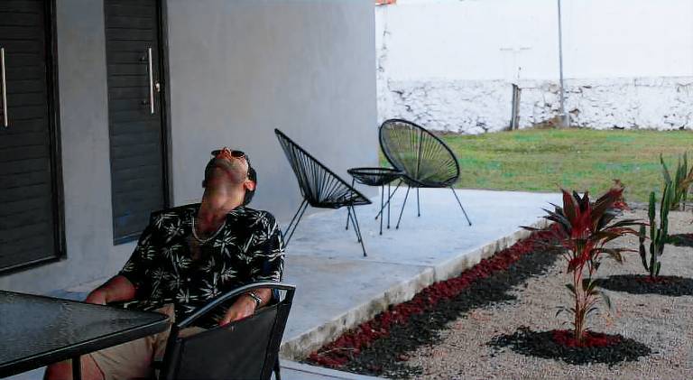 Holiday apartment with terrace & yard — photo 4