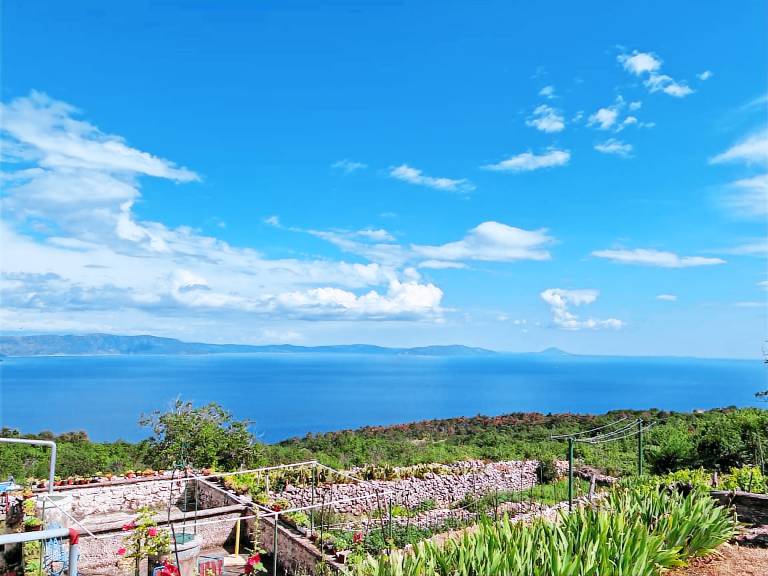 House with yard, patio & private pool | Sea view — photo 5