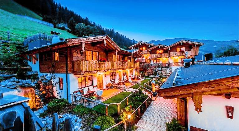 Chalet with jacuzzi & pool — photo 5