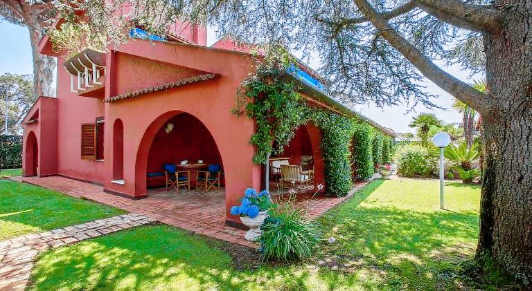 Villa with yard, private pool & BBQ | Suitable for remote work | Pets allowed — photo 5
