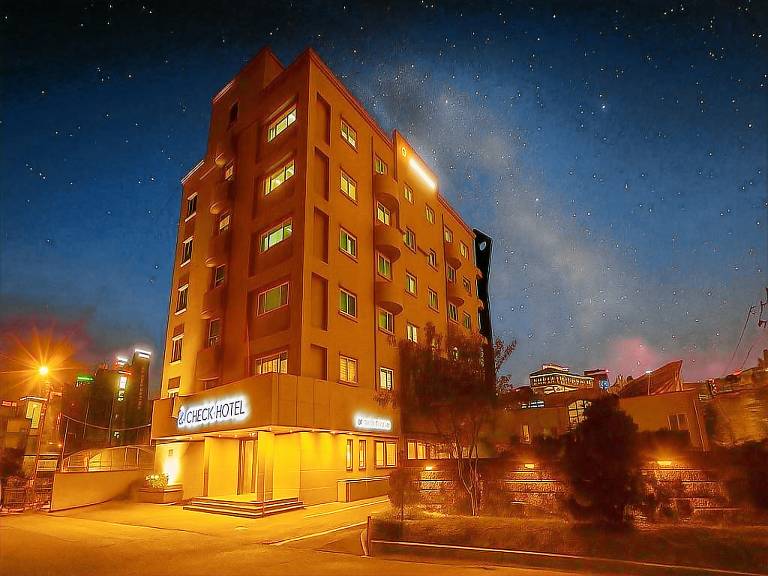 I check Hyunjin Hotel
